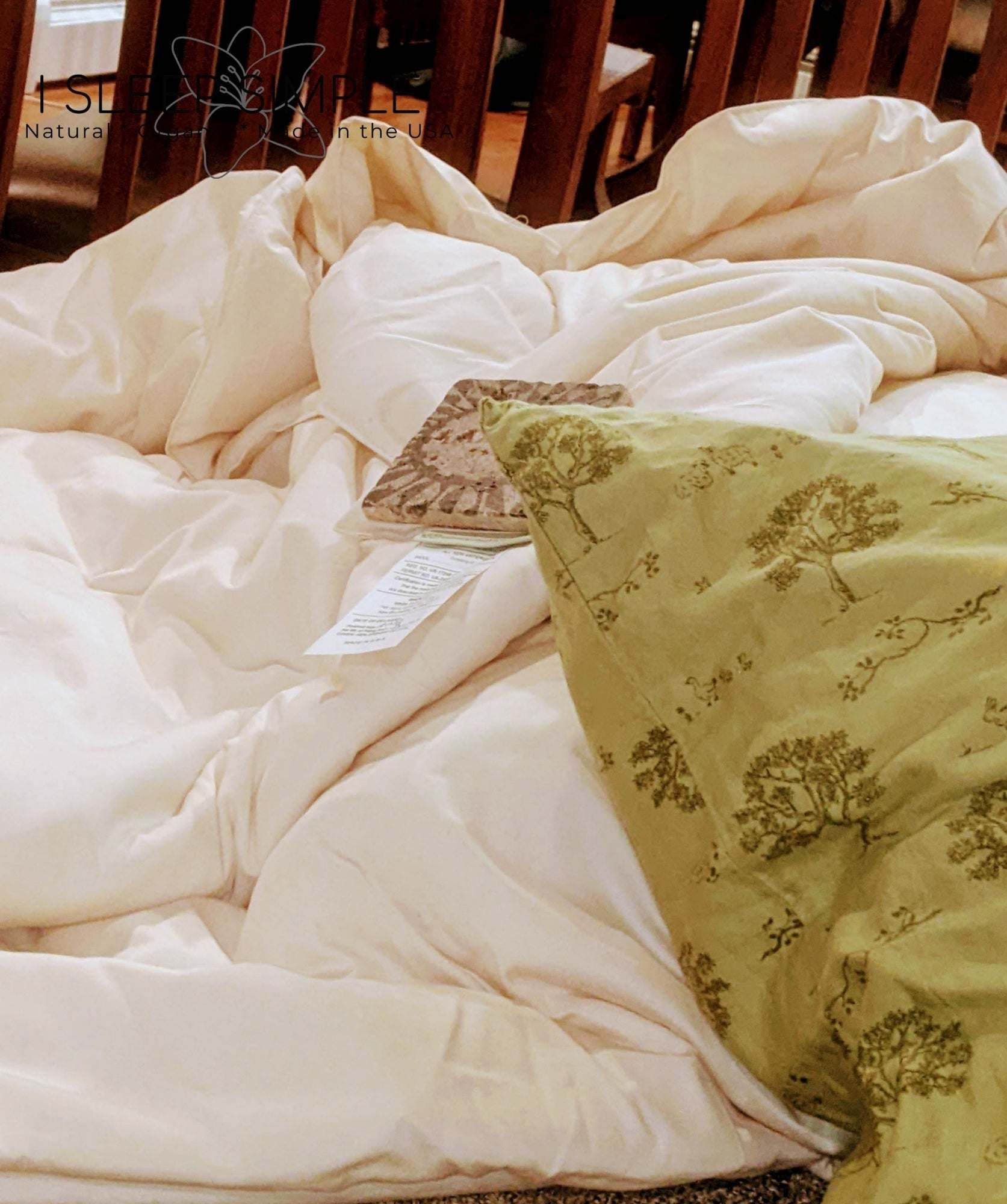 Washable wool duvet on a wooden chair, featuring cozy, eco-friendly merino wool.