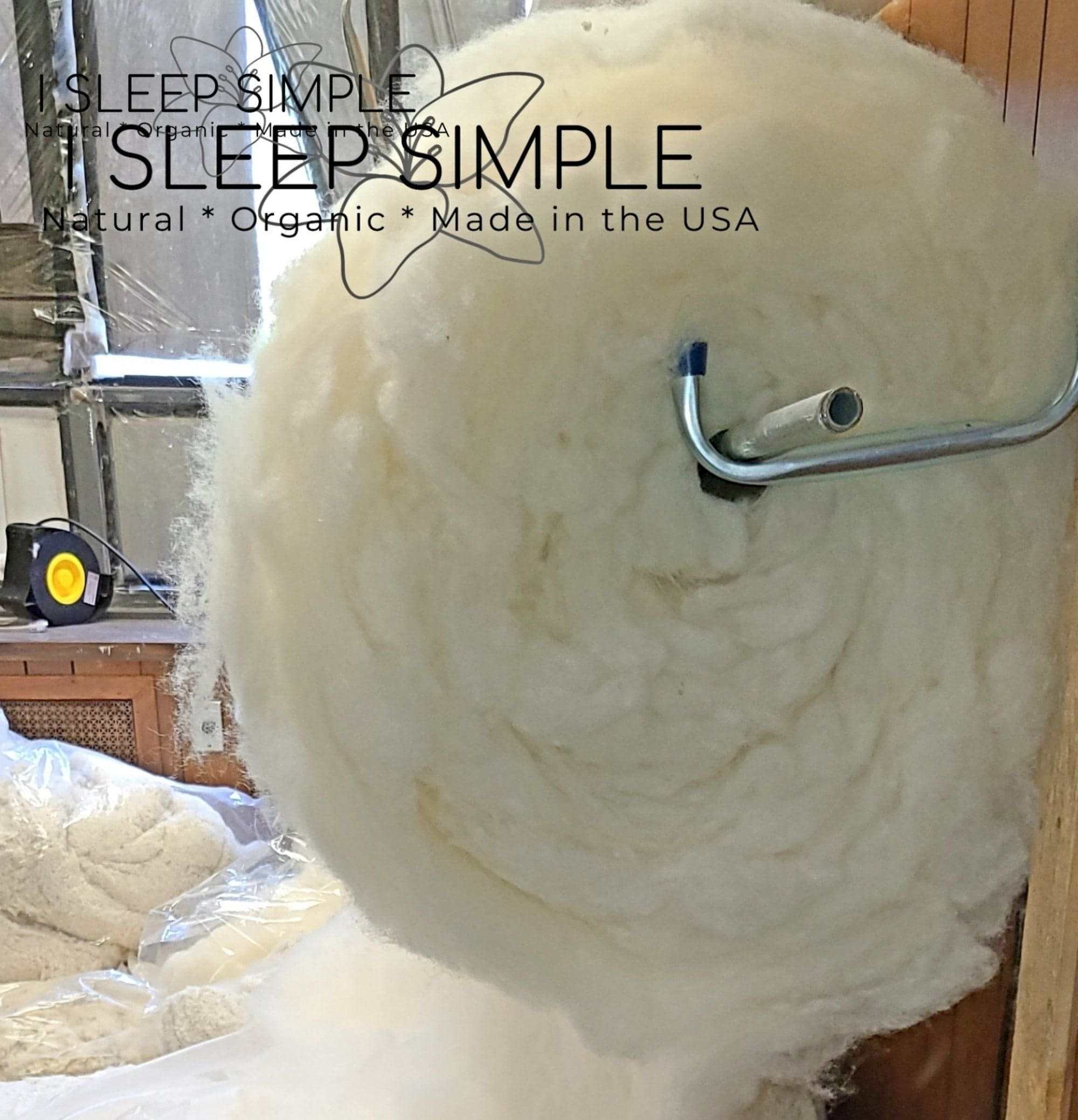 100% virgin sheep&#39;s wool batting roll, ideal for insulation in pillows, duvets, and mattresses; naturally antimicrobial and dust-mite resistant.