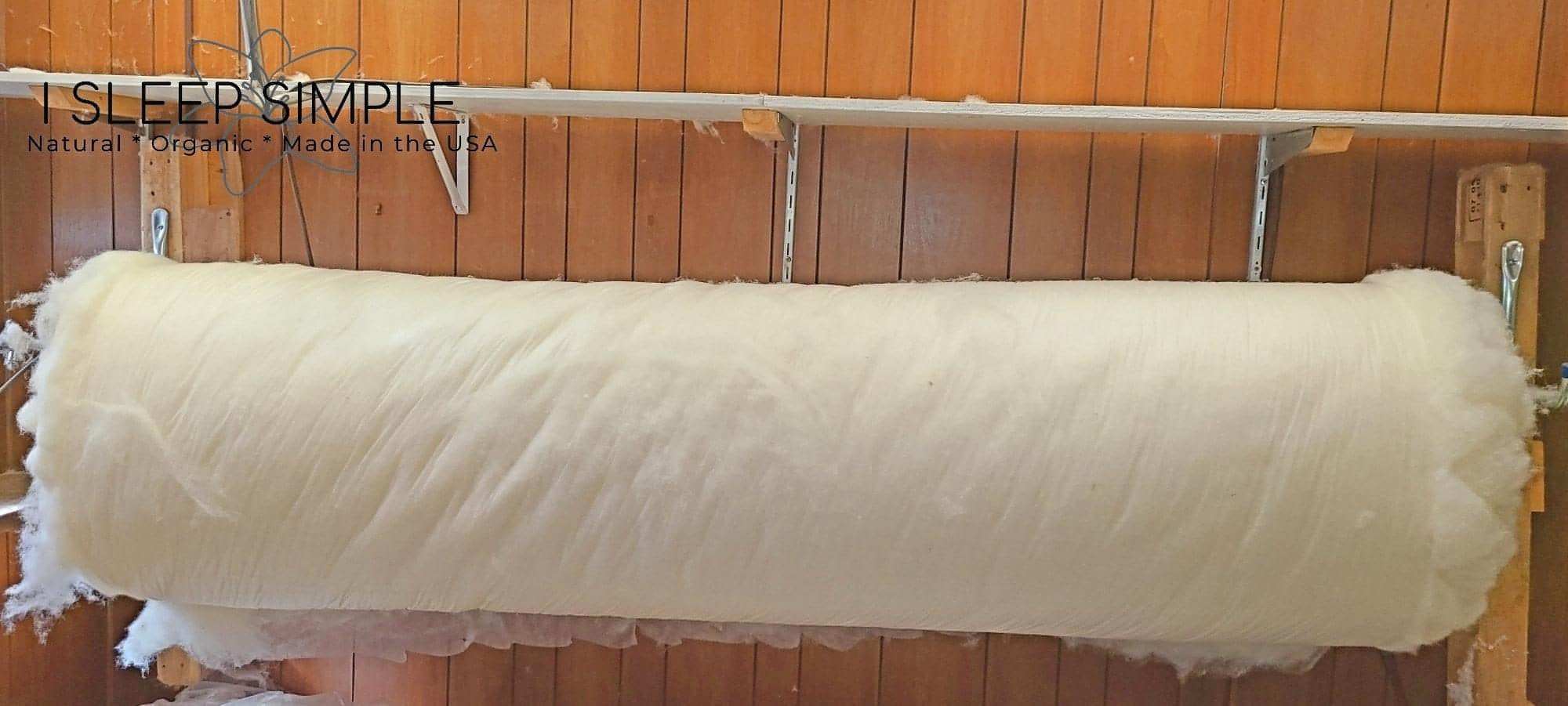 Wool batting roll made from 100% virgin sheep&#39;s wool, ideal for insulation and bedding.